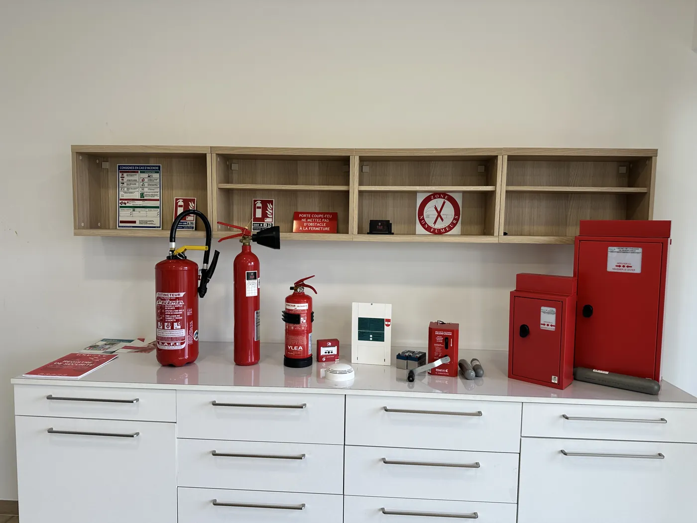 Extincteurs et matériel de sécurité incendie